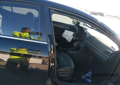 2020 Hyundai Elantra Limited from USA, damaged, VIN 5NPD84LFXLH502359